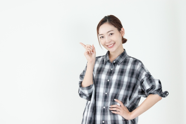 道具を揃える女性イメージ